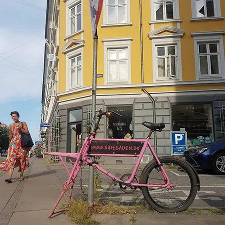 Authentic Copenhagen! 1st Floor, 2 X Doub Bed, Fully Furnishd, Check In 3 Pm-11 Pm Köpenhamn