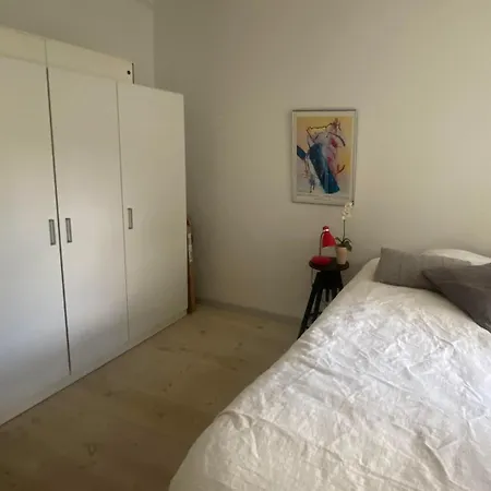 アパート Authentic Copenhagen! 1st Floor, 2 X Doub Bed, Fully Furnishd, Check In 3 Pm - 3 Am コペンハーゲン