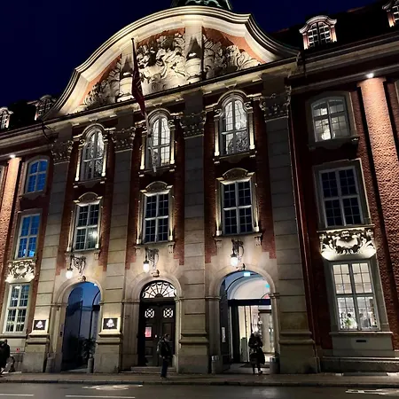 アパート Authentic Copenhagen! 1st Floor, 2 X Doub Bed, Fully Furnishd, Check In 3 Pm - 3 Am コペンハーゲン