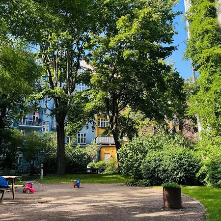 Authentic Copenhagen! 1st Floor, 2 X Doub Bed, Fully Furnishd, Check In 3 Pm - 3 Am *